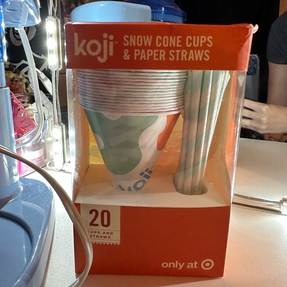 Snow cone maker - Picture 2 of 2